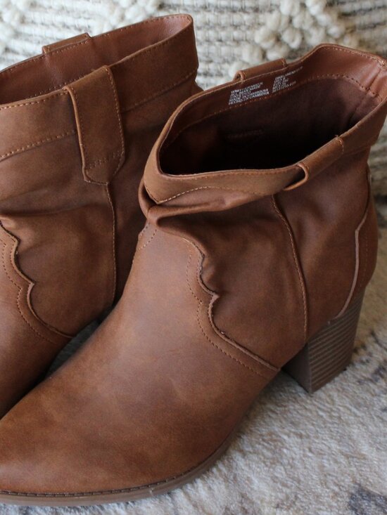 Time and Tru Shoes - Brown Western Ankle Boots – Pointed Toe Booties – Size 8